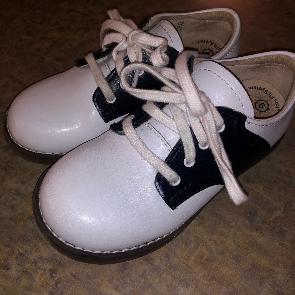 Footmates Navy Cheer Shoes “Saddle shoes”